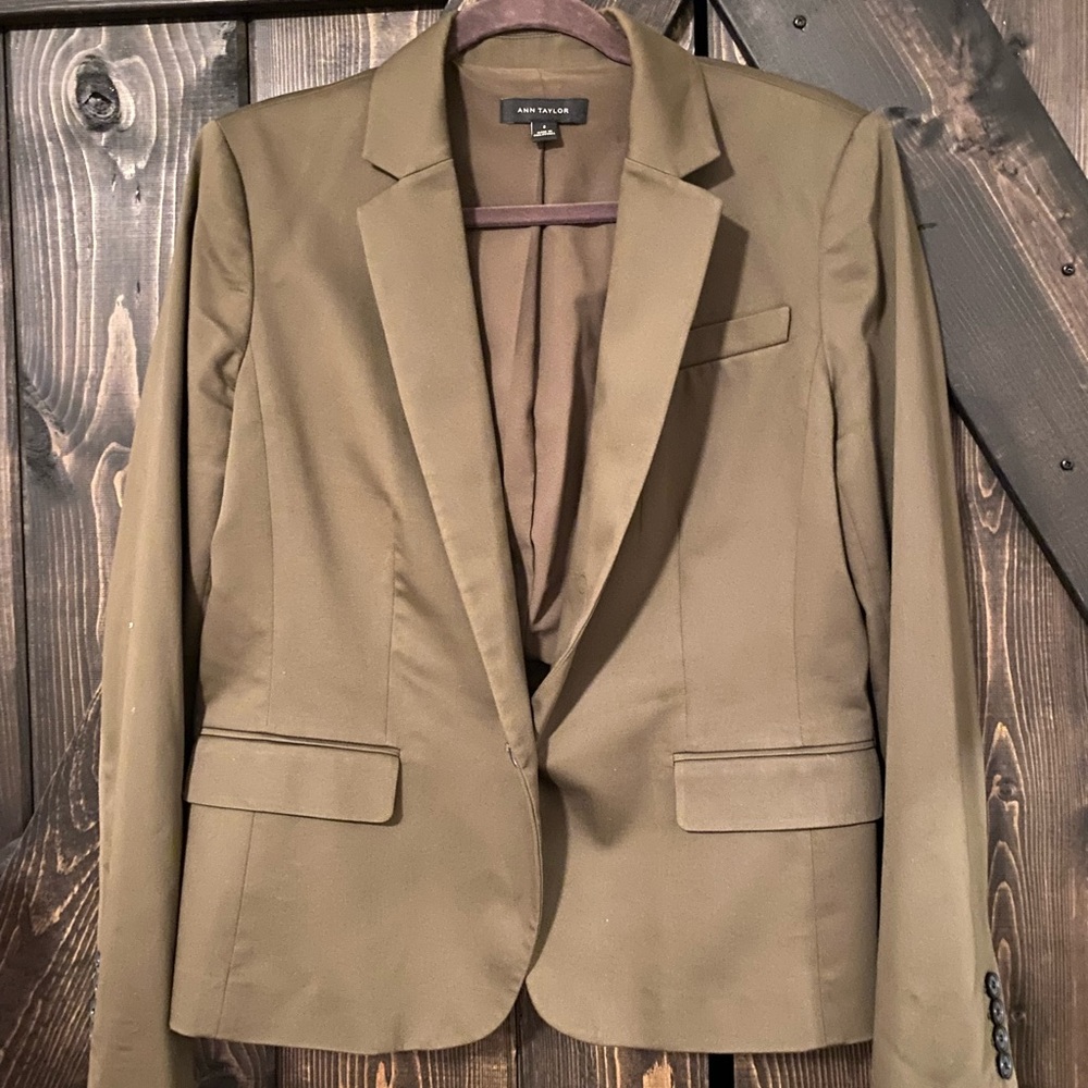 Ann Taylor blazer, like new